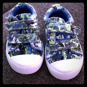 Baby/ Toddler size 5c blue and green camo shoes